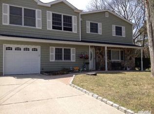 144 Pauls Path, Coram, NY 11727