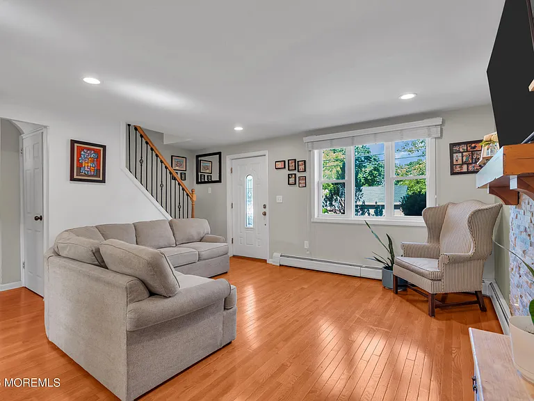 519 Ryeside Ave — Photo 7