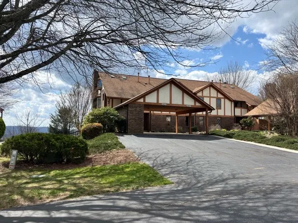 1403 Fleetwood Plz, Laurel Park, NC 28739