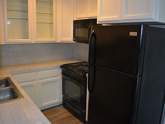 4th image of 978 Kiely Blvd Unit A