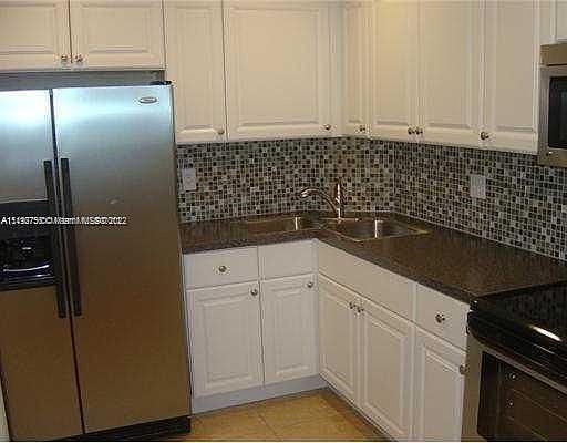 2nd image of 1950 N Andrews Ave APT 207D