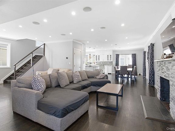 3rd image of 31-12 Buell Street
