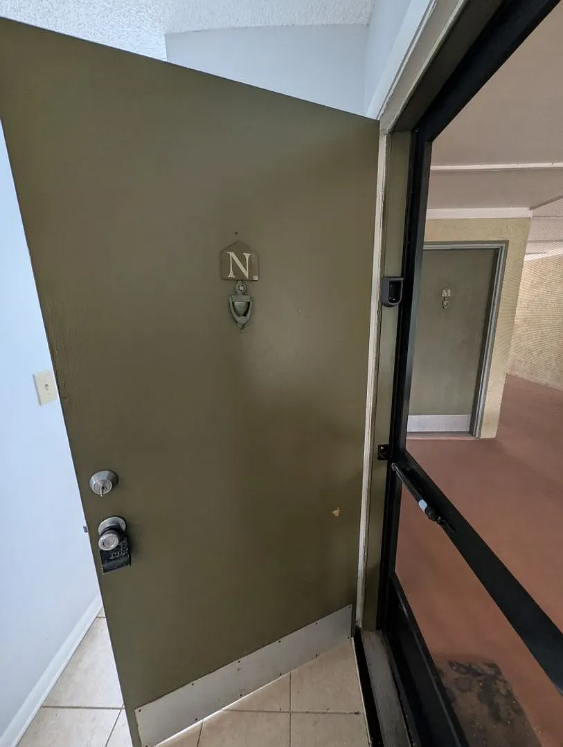 2nd FL Condo 1/1 Updated — Photo 2