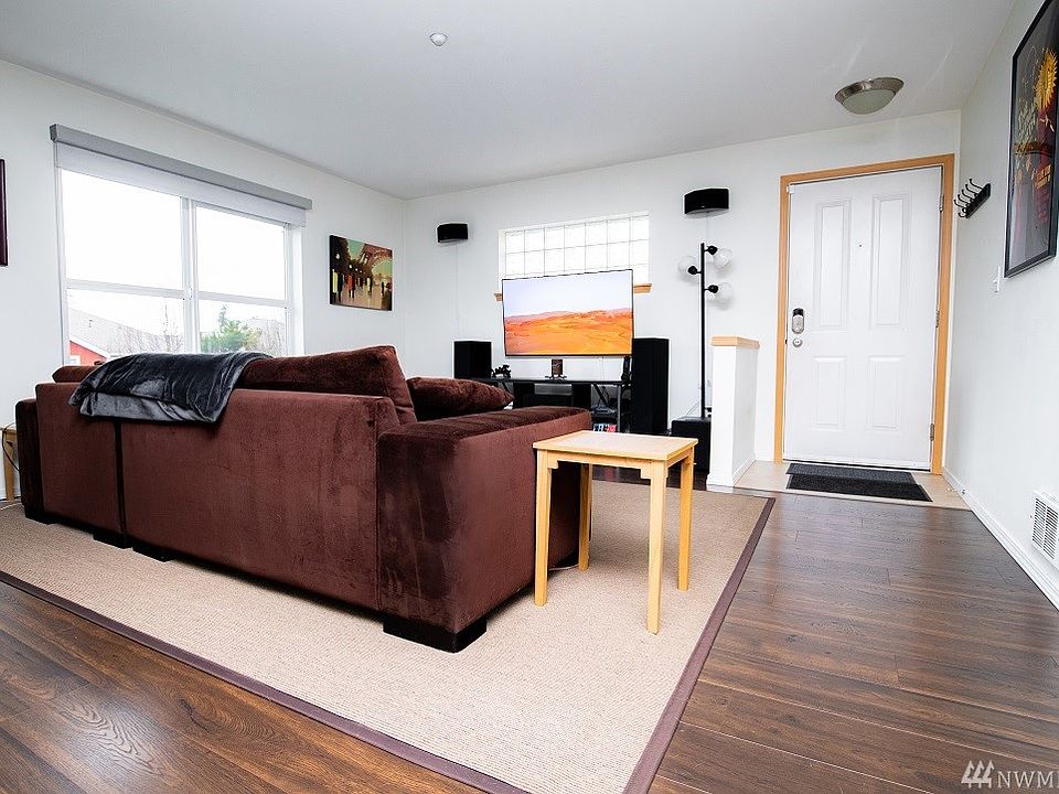 1st image of 1672 25th Pl NE Unit 201