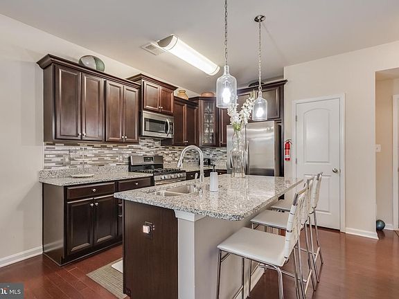 4th image of 2621 Campus Way N