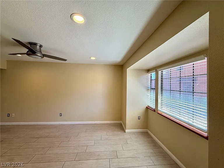 5923 Laredo St — Photo 20