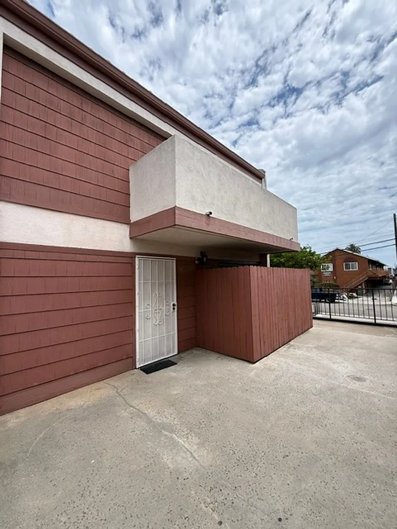 2 Bed, 1.5 Bath Townhouse- 1835 W. 145th St. — Photo 1