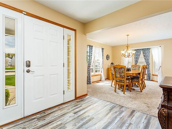 3rd image of 3920 Martins Run Dr