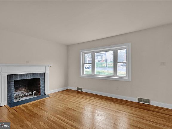 5th image of 26 Margaret Dr