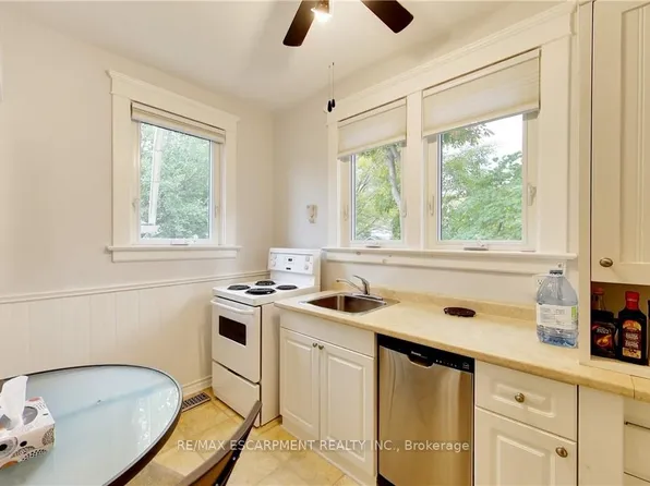 122 Forsyth St E #1, Sarnia, ON N7T 6C3