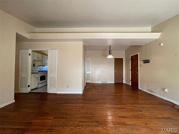 4th image of 9411 Crockett Dr