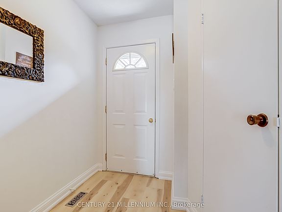 4th image of 35 Tara Park Cres