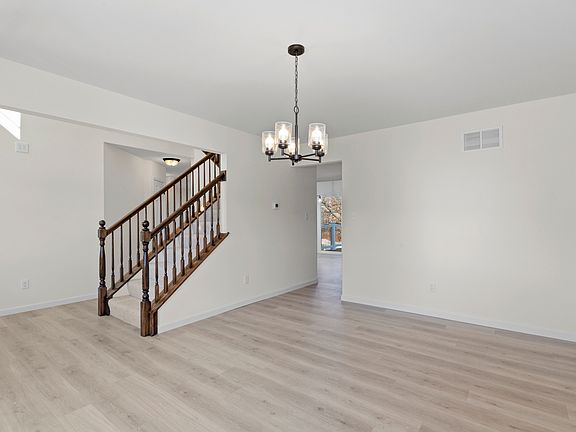 4th image of 906 Boulder Crest Ct