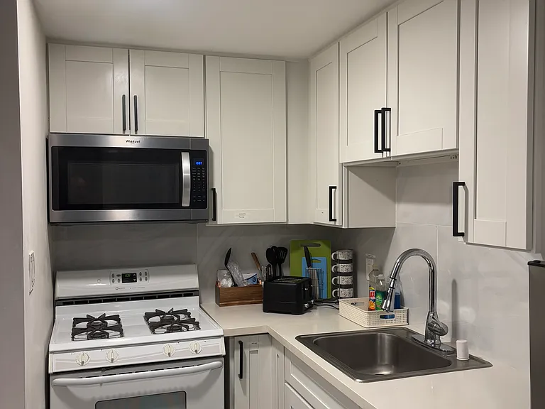1830 E Villa St #4 — Photo 17
