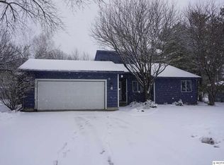 2 Barberry Rd, Barberry Mason City, IA 50401