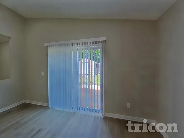 1933 Gregory Dr — Photo 8