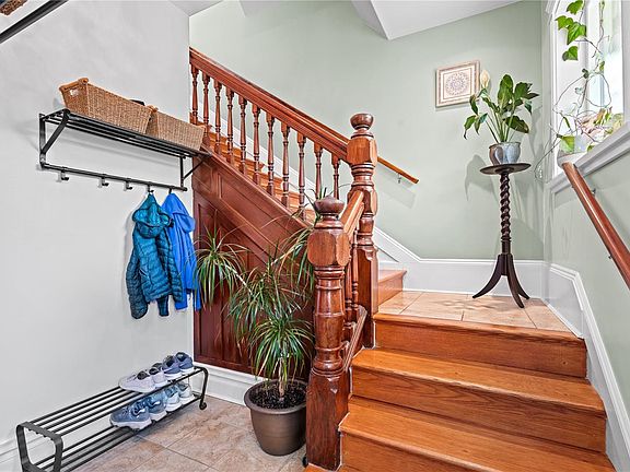 2nd image of 1376 Pandora Ave #3