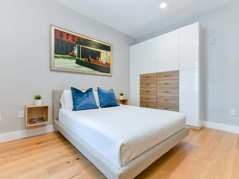 170 W Broadway #204 — Photo 12
