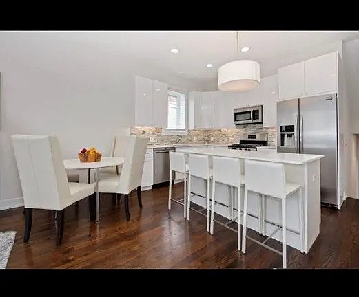 2nd image of 3514 N Sacramento Ave APT 3S