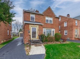 2172 Fenwick Rd, University Heights, OH 44118