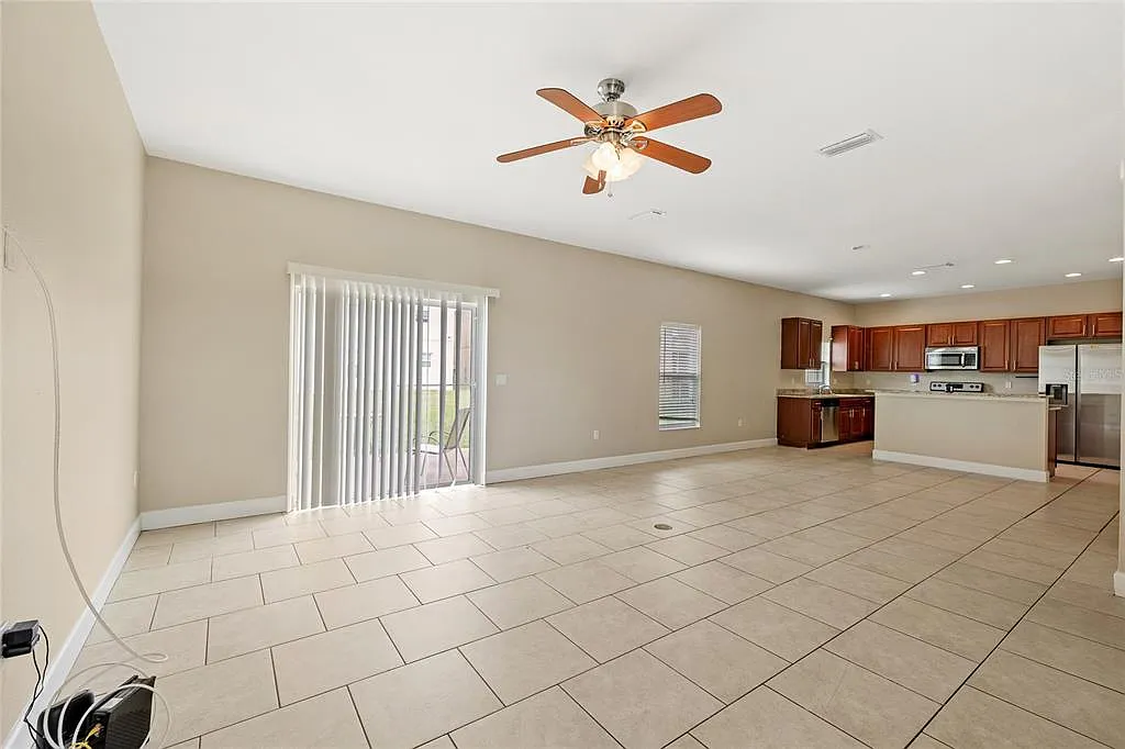 3 bed, 2.0 bath, 1912 sqft, $2,400 — Photo 4