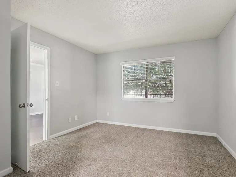 Madeira Apartments at Live Oak — Photo 75