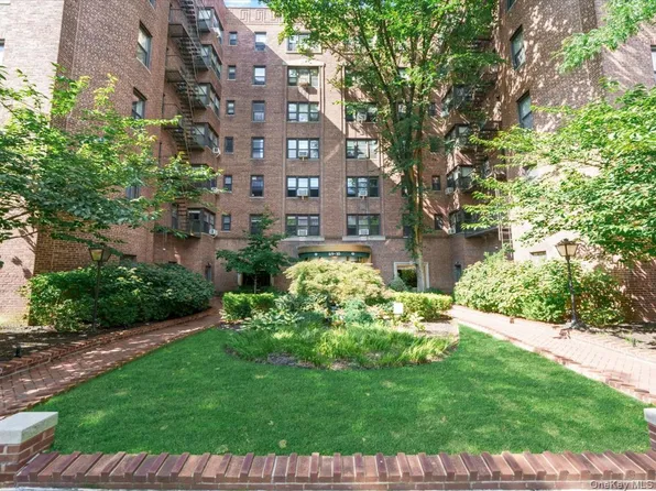 69-10 Yellowstone Boulevard #202, Forest Hills, NY 11375