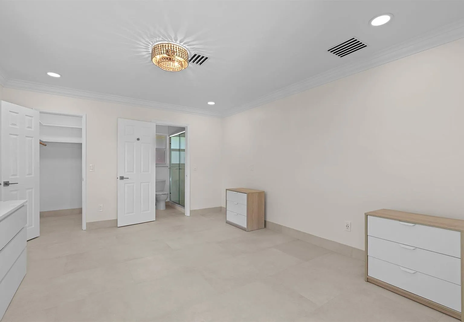 3 bed, 3.0 bath, 1700 sqft, $8,000 — Photo 4