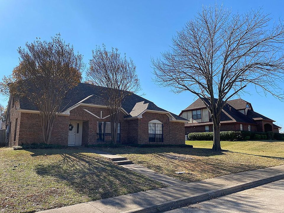 1st image of 925 Bluffview Dr