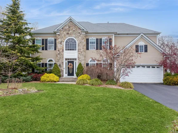 48 avolet Court, Mount Sinai, NY 11766