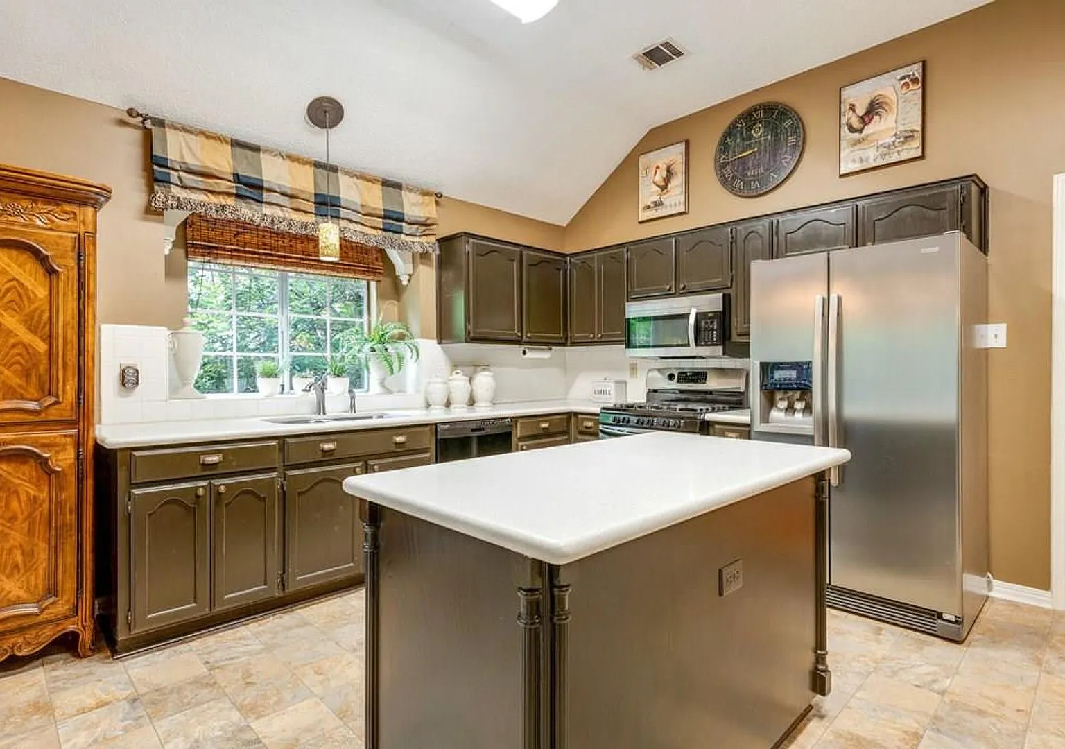 Greenbelt Living Near Lake Austin — Photo 2