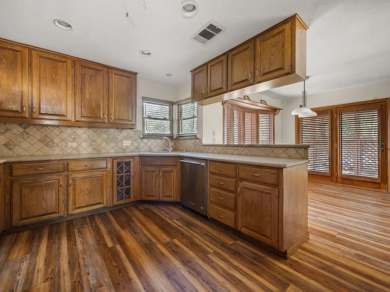 6007 Ivy Hills Dr — Photo 8