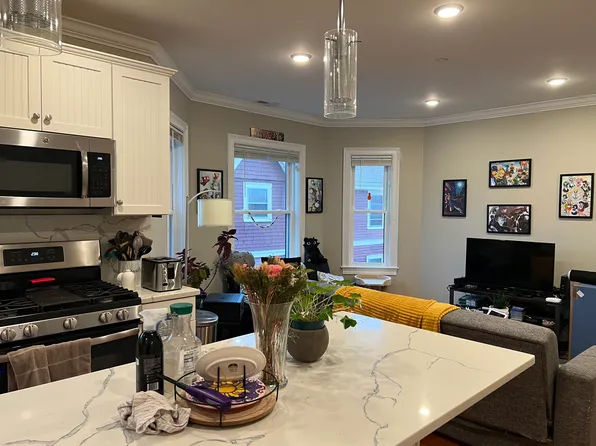 118 Holland St, Somerville, MA