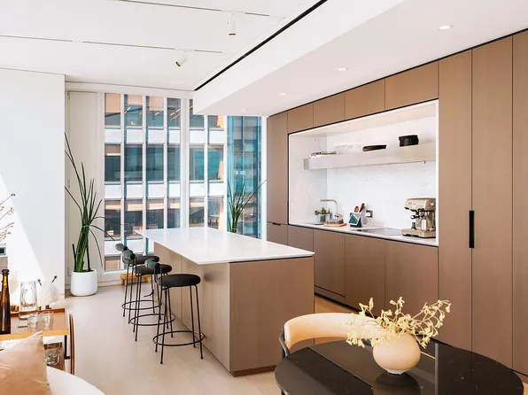 100 E 53rd St #40B, New York, NY 10022