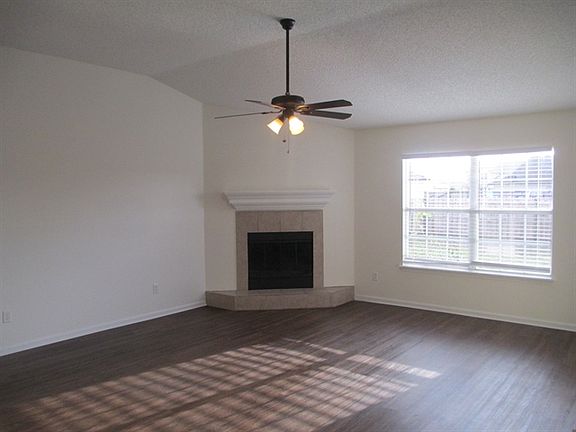4th image of 3257 Woodglen Dr