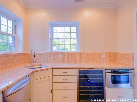 ENTERTAINING KITCHEN