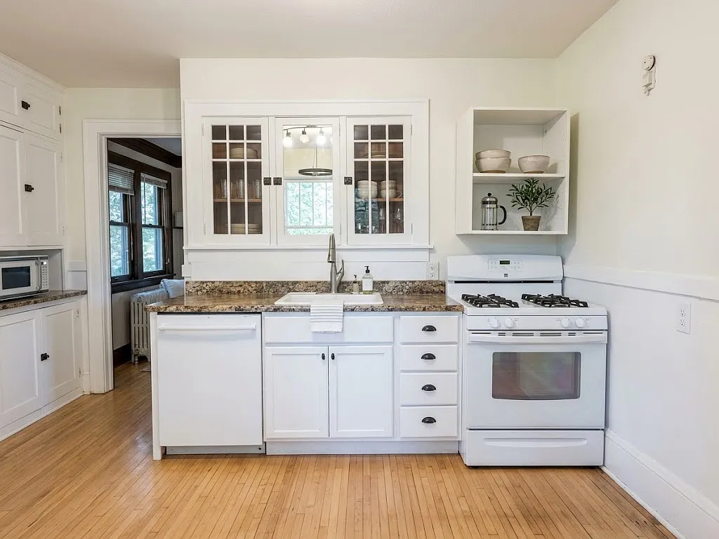 2 bed, 1000 sqft, $1,600 — Photo 2
