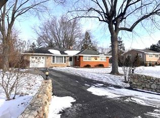 20W150 Pleasantdale Dr, Lemont, IL 60439