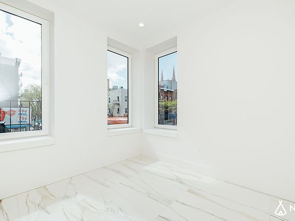 3rd image of 130 Graham Ave #3R