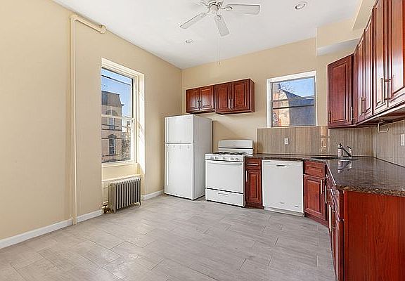 2nd image of 395 5th St APT 3