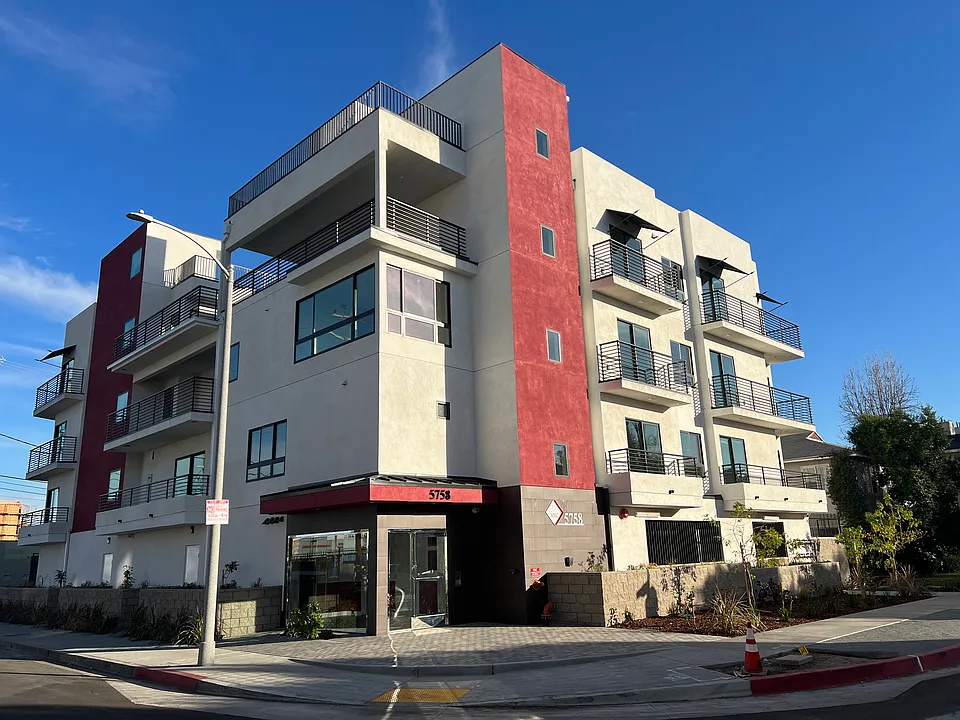 5758 Camellia Ave #301