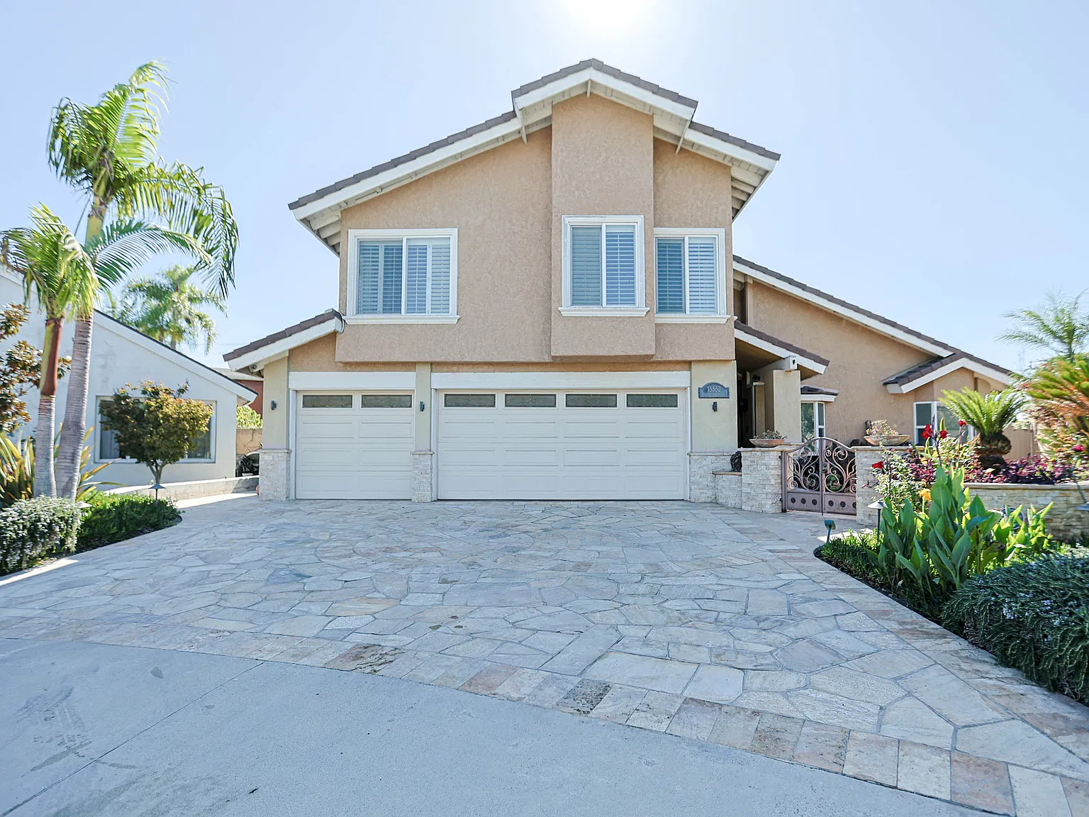4 bed, 2.5 bath, 2454 sqft, $5,100 — Photo 2