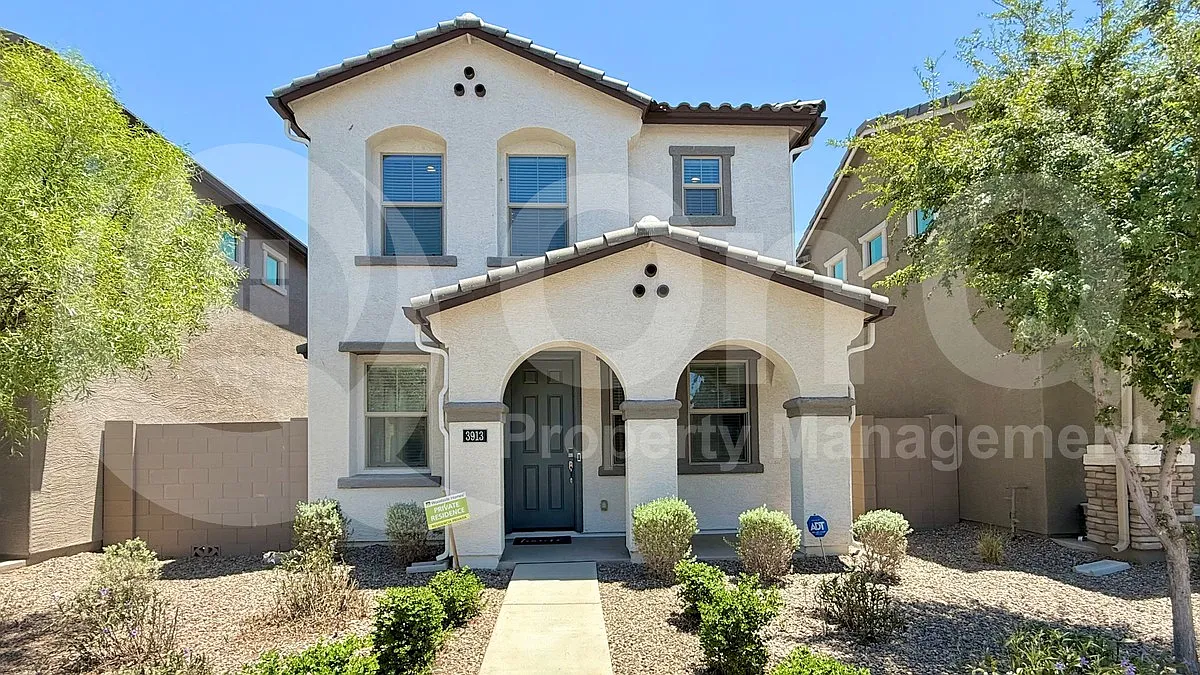 3 bed, 2.5 bath, 1605 sqft, $1,999 — Photo 1