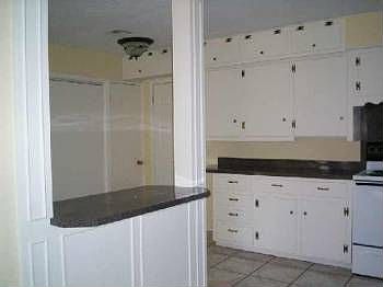 2nd image of 835 NW 35th St