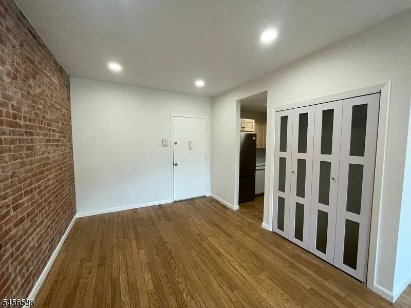 1 bed, 1.0 bath, $1,950 — Photo 4