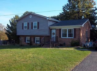 42 Wildcat Rd, Hillsville, VA 24343
