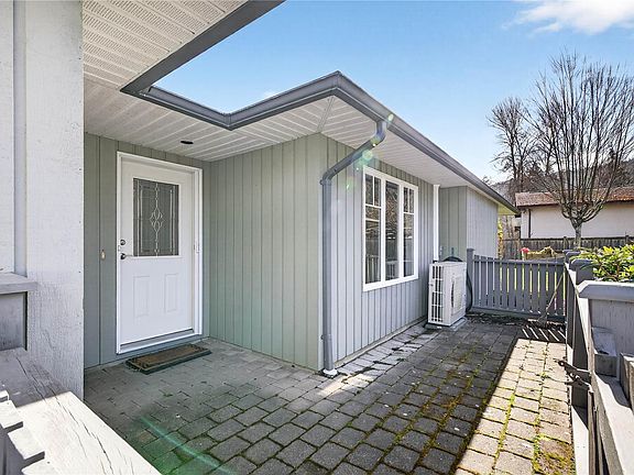 2nd image of 235 Park Dr #6