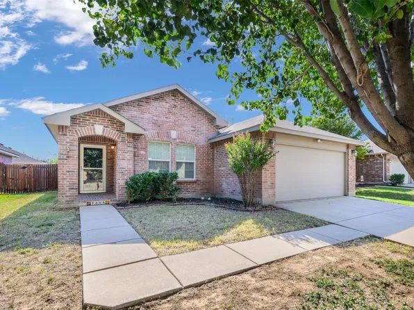 7045 Derbyshire Dr, Fort Worth, TX 76137