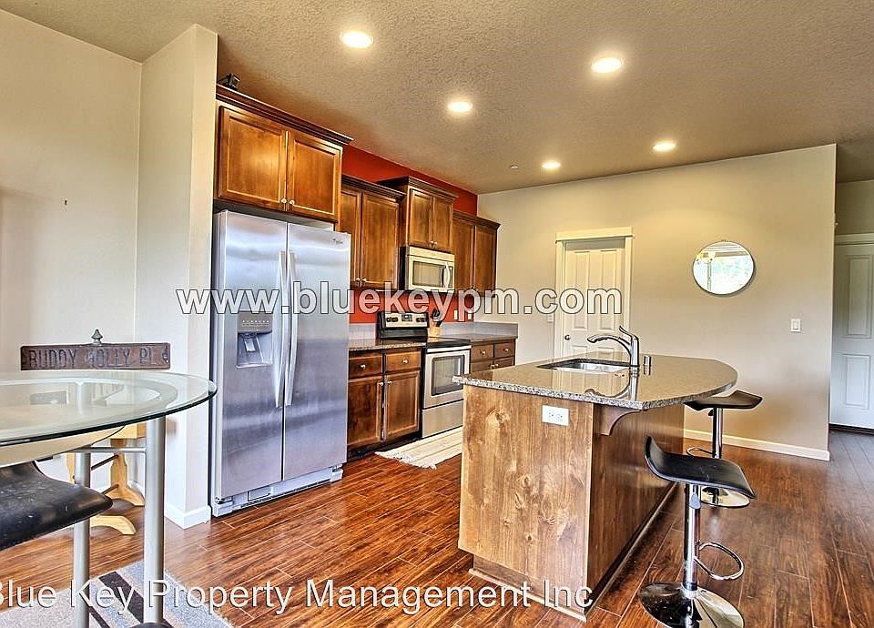 1st image of 3004 NE 75th St