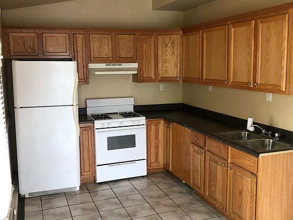 2nd image of 304 1/2 E College St